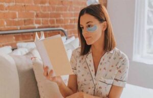 Loops Eye Mask Set gives your eyes smoothness and hydration for a long period. It contains the hydrogel patches that make your eyes skin free of the fine lines.